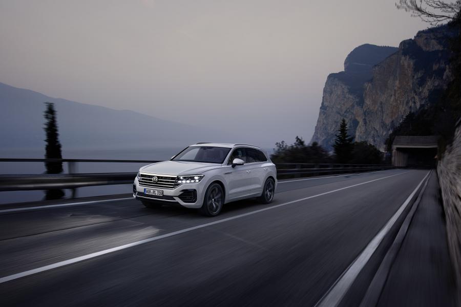 Volkswagen Touareg V6 TDI R-Line 2018 года  (WW) (фото 39 из 41)